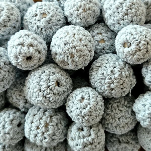 Heklede Perleballer- 10 stk Lysebl&aring;